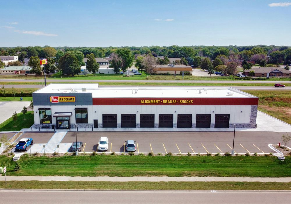 Les Schwab Tire Center, Retail Construction Services, Blaine, Minnesota