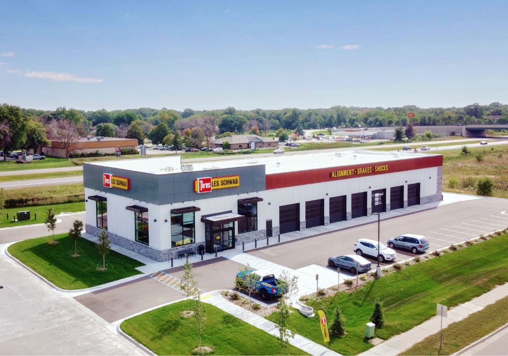 Les Schwab Tire Center, Retail Construction Services, Blaine, Minnesota