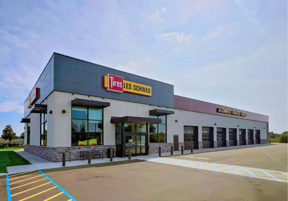 Les Schwab Tire Center, Retail Construction Services, Blaine, Minnesota